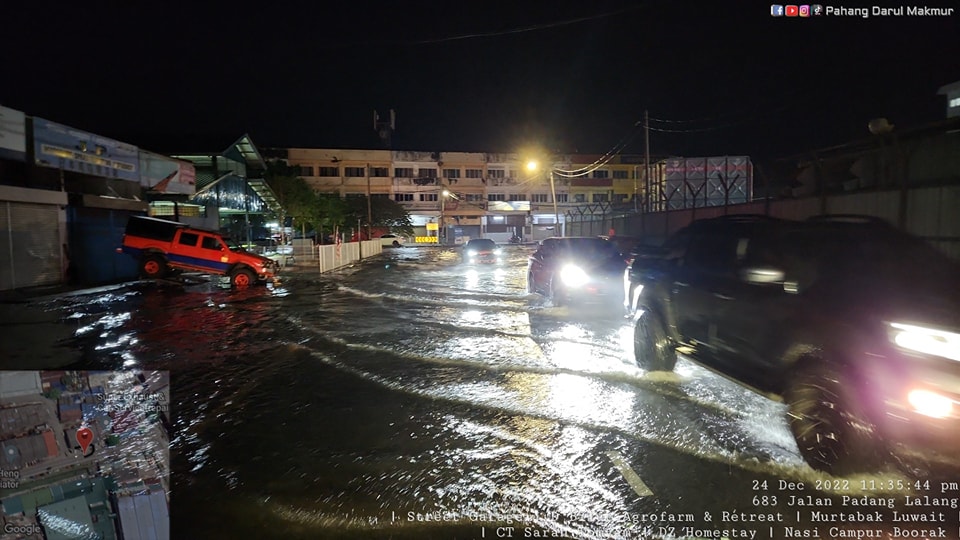 东：防范水灾发生，警方及救援队伍沿海地区午夜观察大涨潮情况。