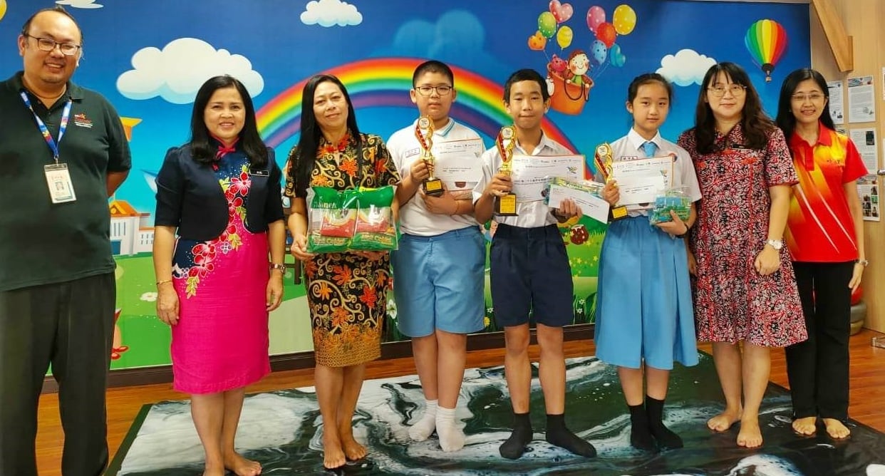 东:(本报活动)星洲日报学生阅报计划2022年度第26届小学生时事问答比赛东海岸三州吉兰丹决赛成绩出炉,来自瓜拉吉赖育才华小的陈奕航,荣登冠军宝座。