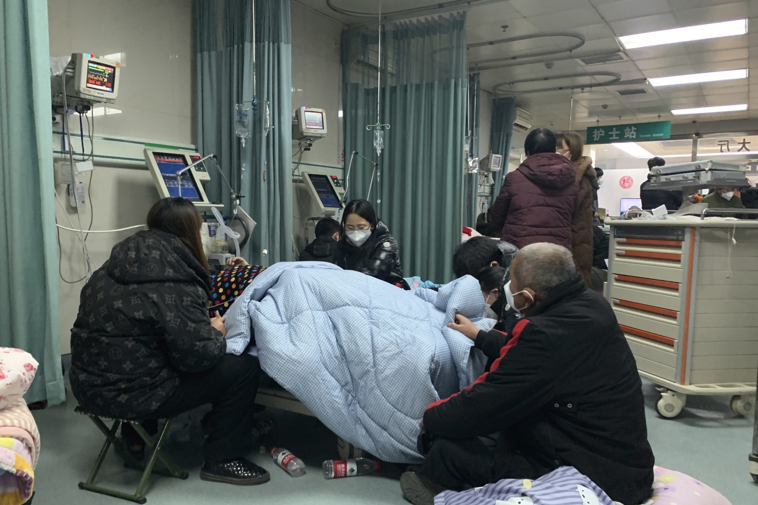 中多地料疫情高峰本月底或明年1月出现