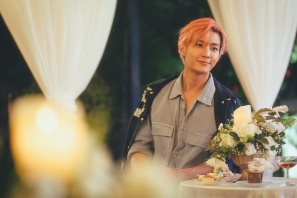 亚纶遇疯狂粉丝 潜入酒店翻垃圾桶找原汁卫生纸	