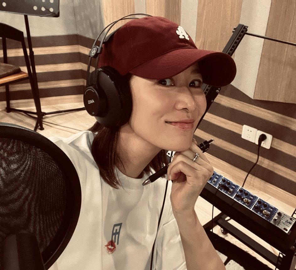 佘诗曼克服鸡仔声   发入行25年首支单曲