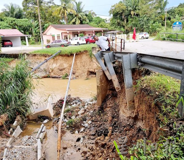 供fb:雨水侵蚀土崩连连 | 张聒翔:每天都有土崩投报