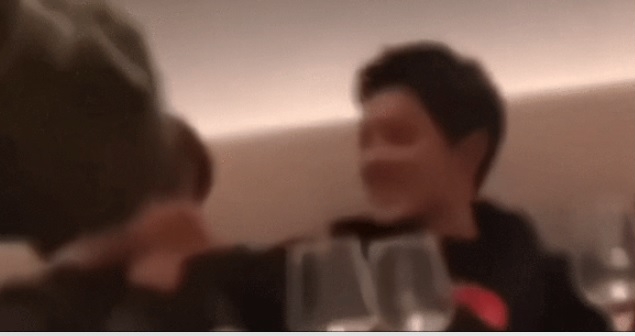 假戏真爱实锤？  肖战私约甜笑摸头杨紫