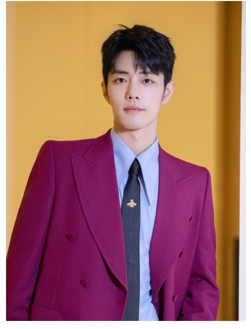 假戏真爱实锤？  肖战私约甜笑摸头杨紫