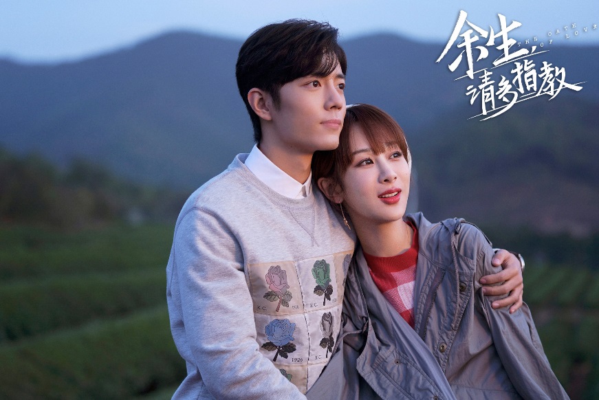 假戏真爱实锤？  肖战私约甜笑摸头杨紫