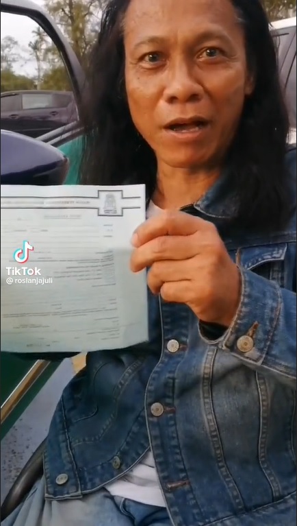 停OKU车位接罚单 残障男大呼无奈!