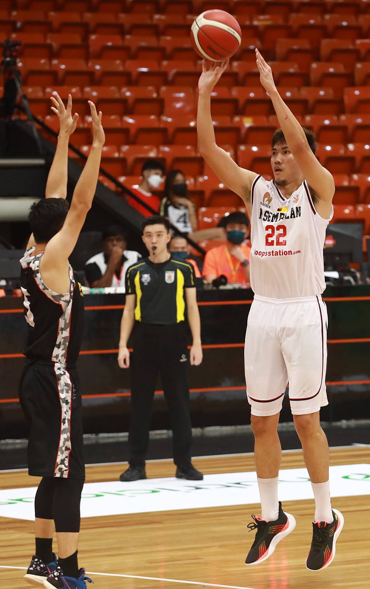 元首杯全国篮球赛|曾梓峰轰42分助威  森男狂胜武装近百分