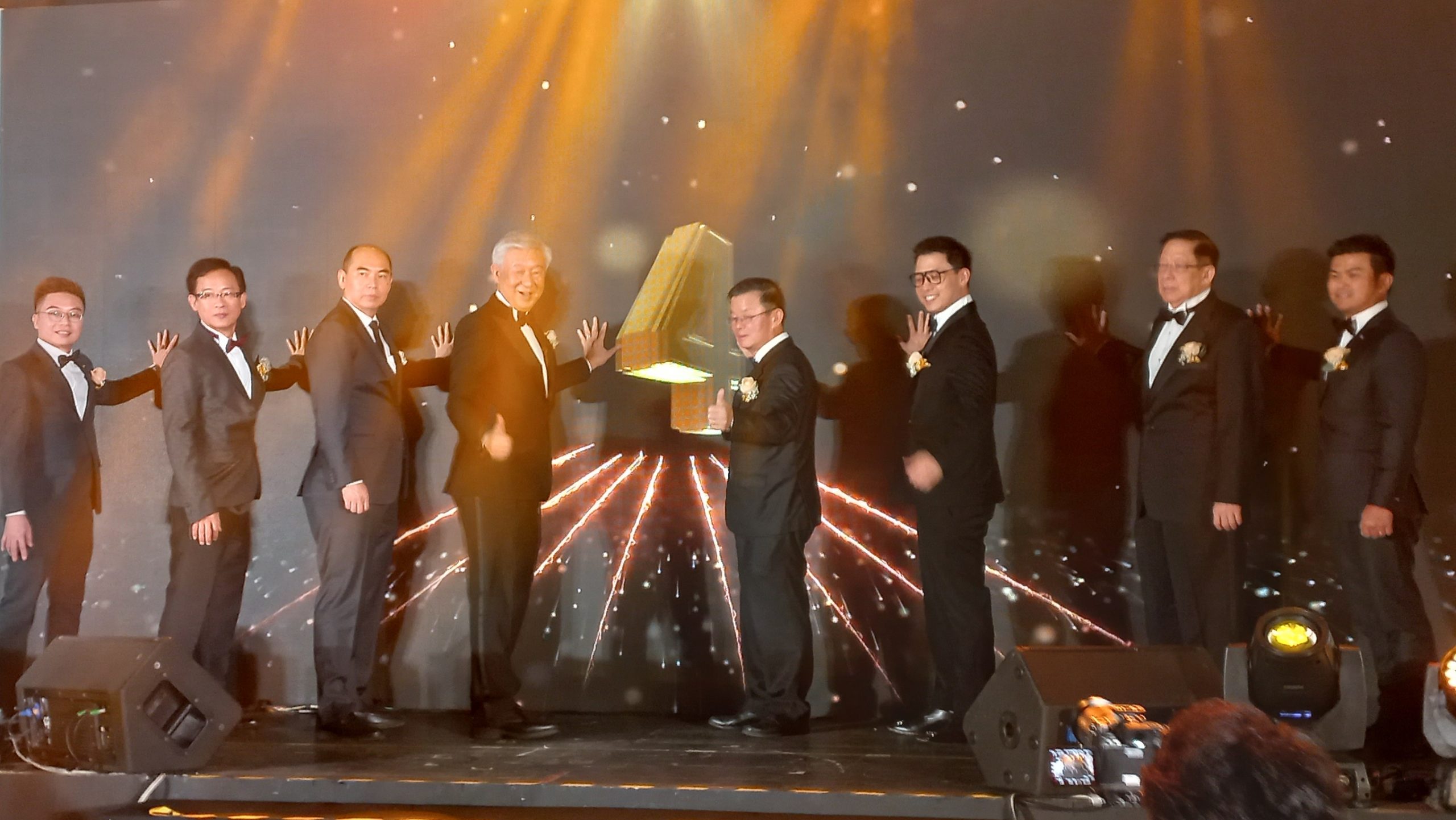 (全国版)2022中总卓越青商楷模奖