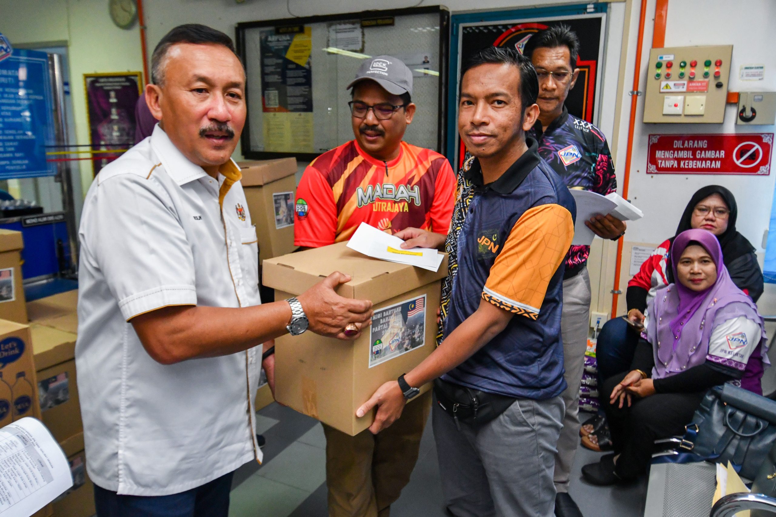 国民登记局总监: 灾民补办大马卡只需通过指纹识别。