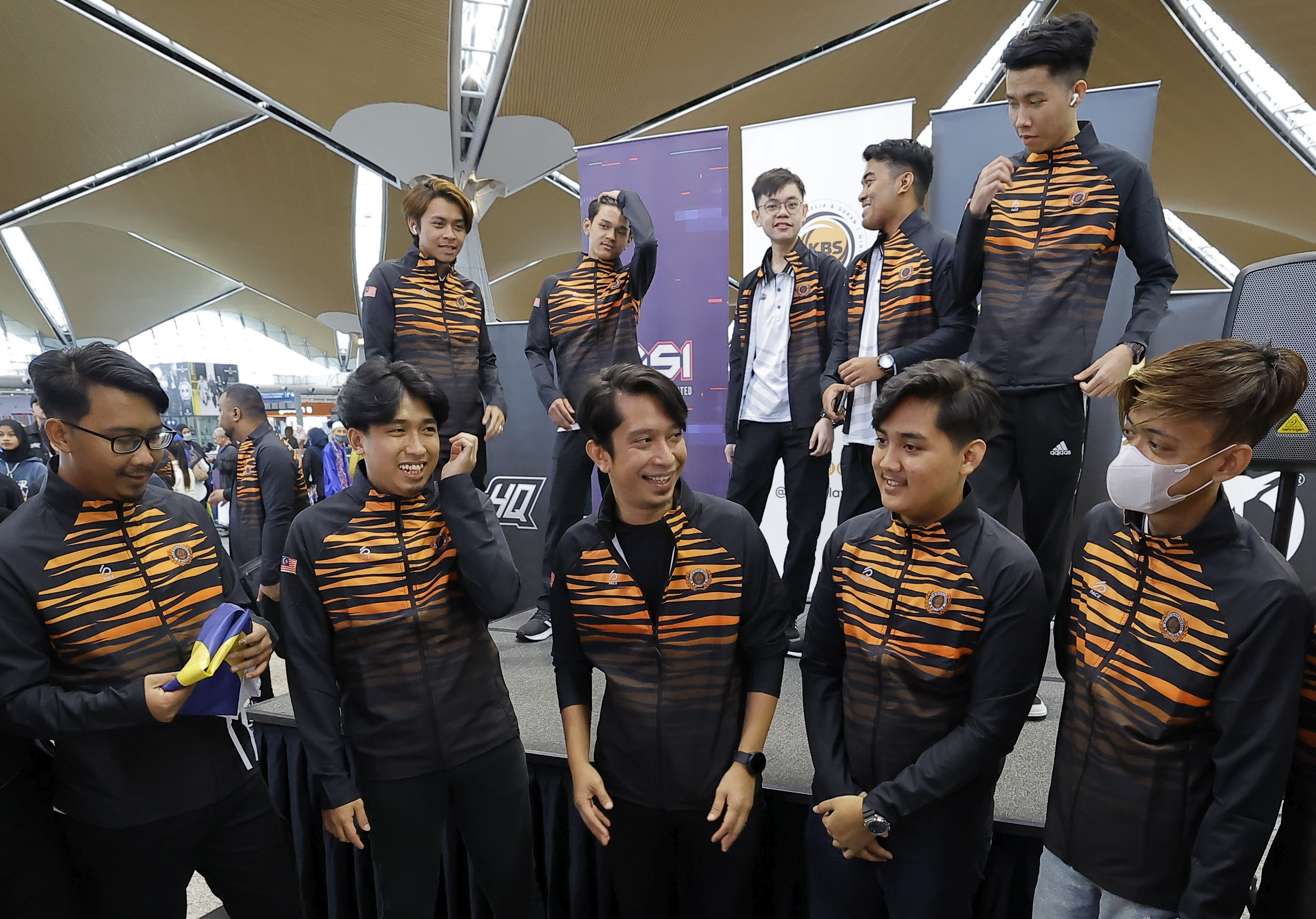 全面审视青年人才外流课题·副部长:鉴定青年经济问题