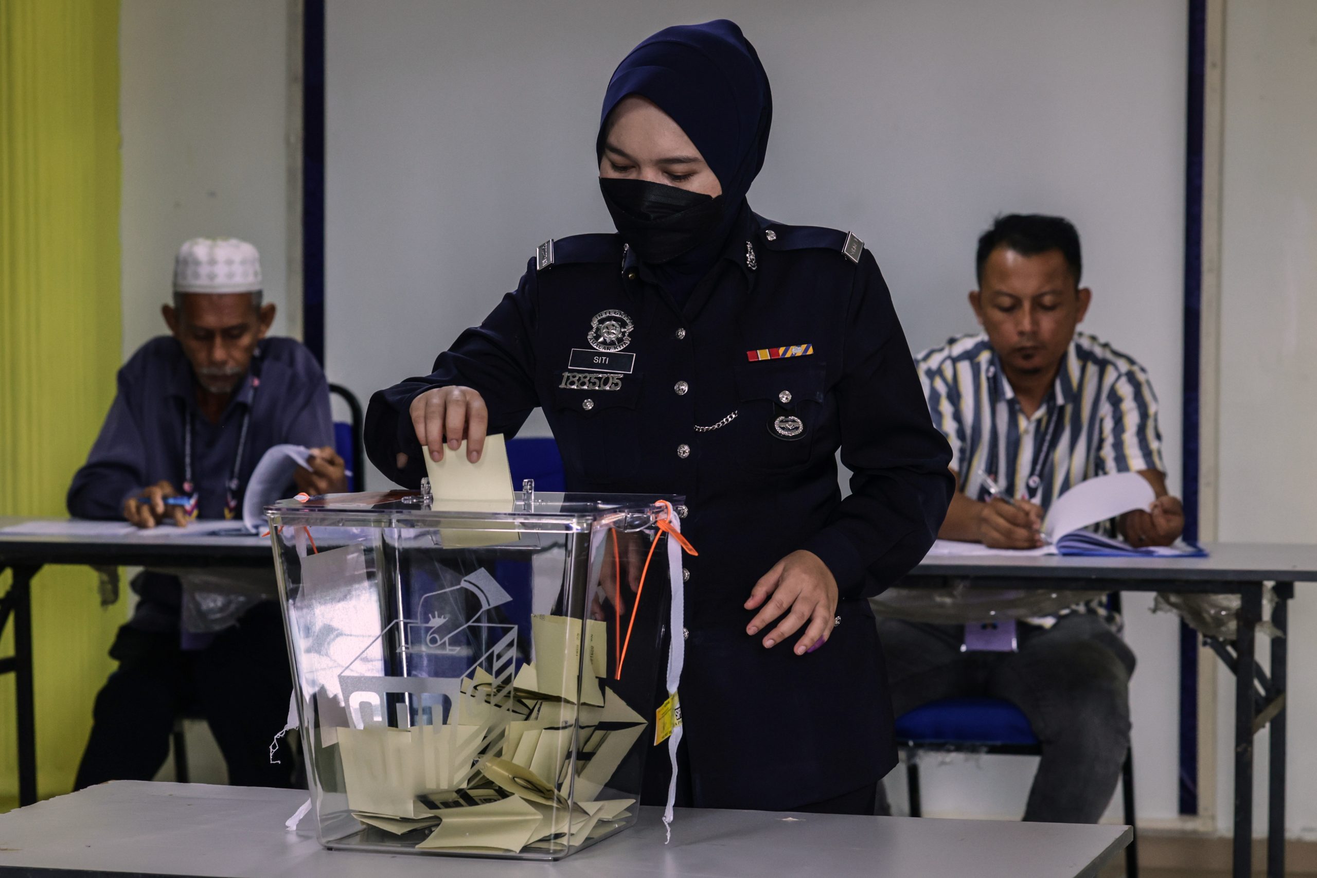 全:刁曼提早投票