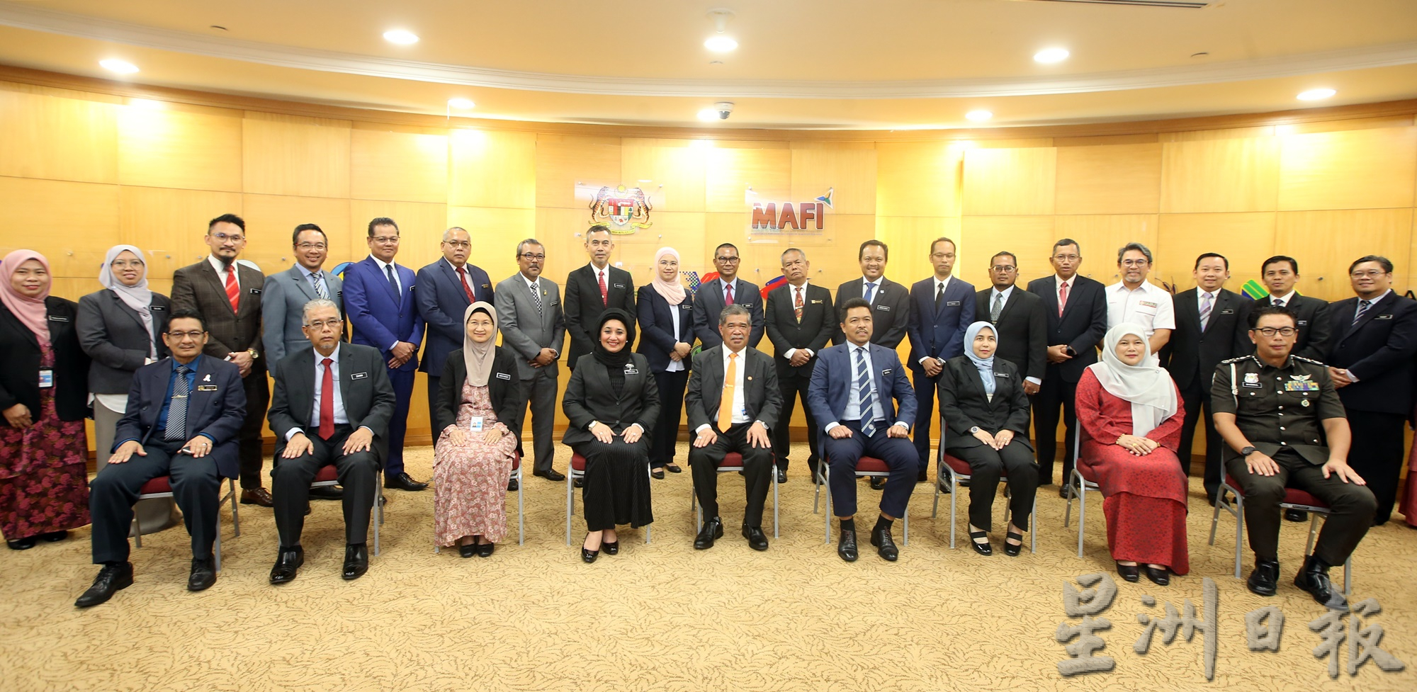 农业及粮食安全部长莫哈末沙布打卡上班