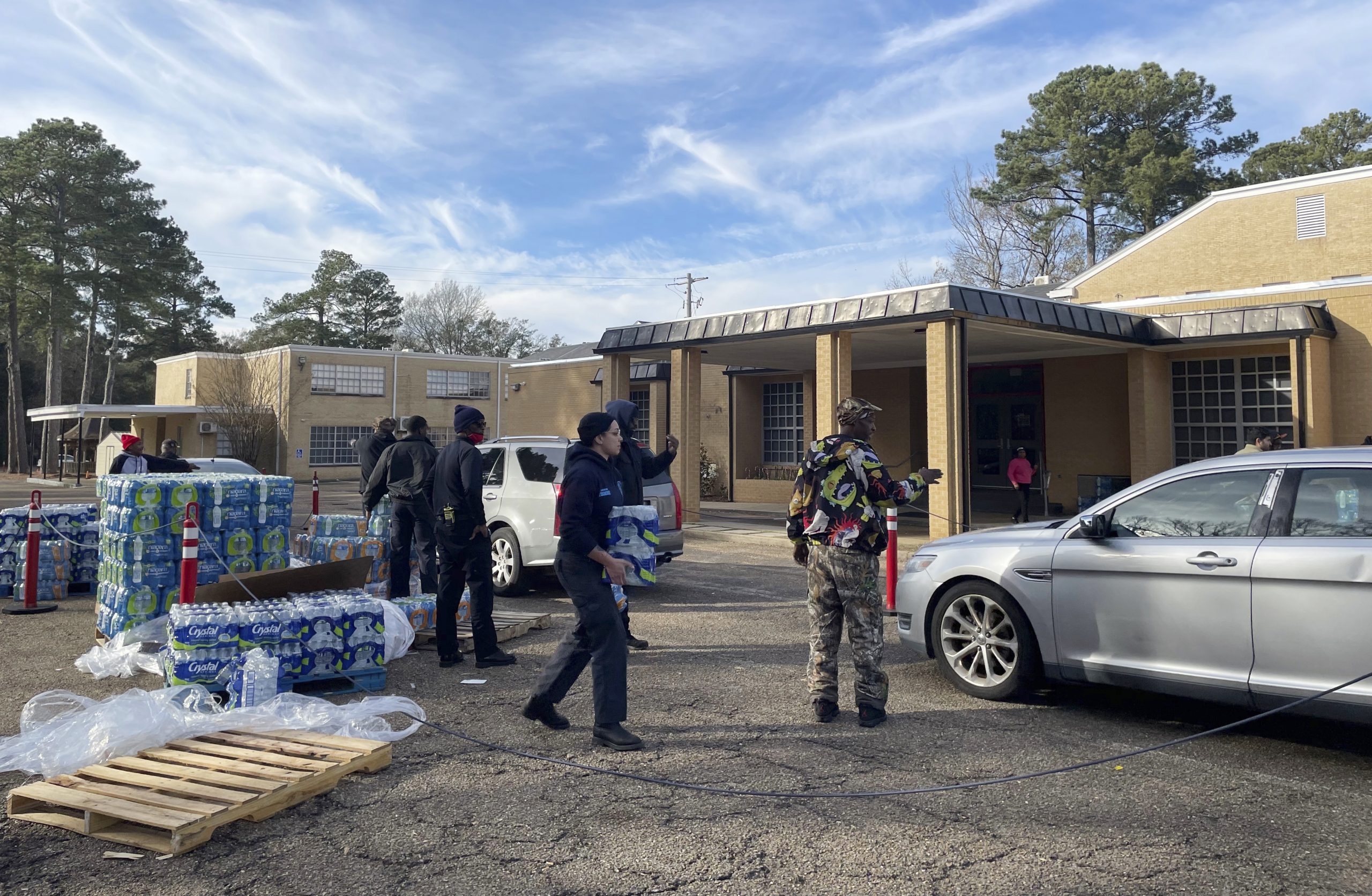 冬季风暴来袭后 密西西比州首府再次面对水供危机