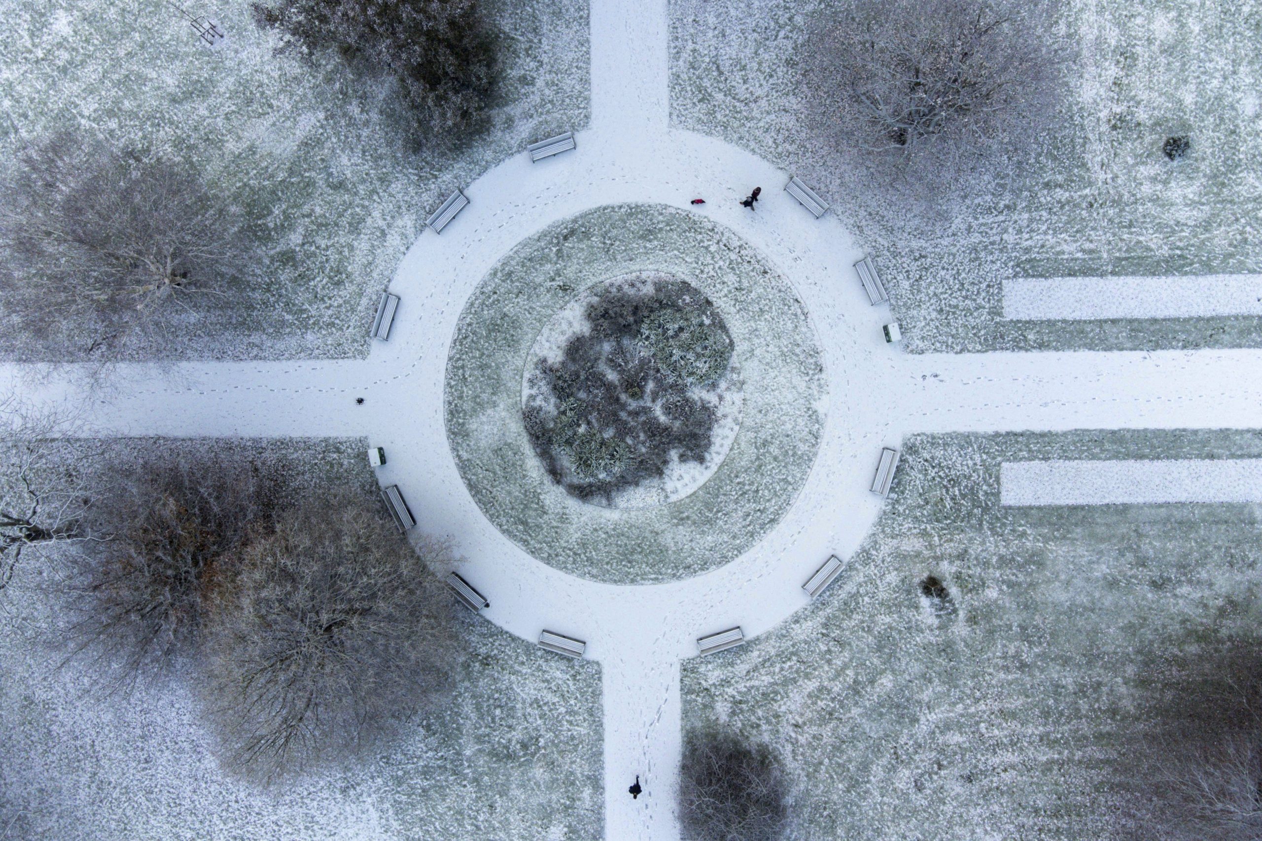 冰雪袭英国 有机场关闭
