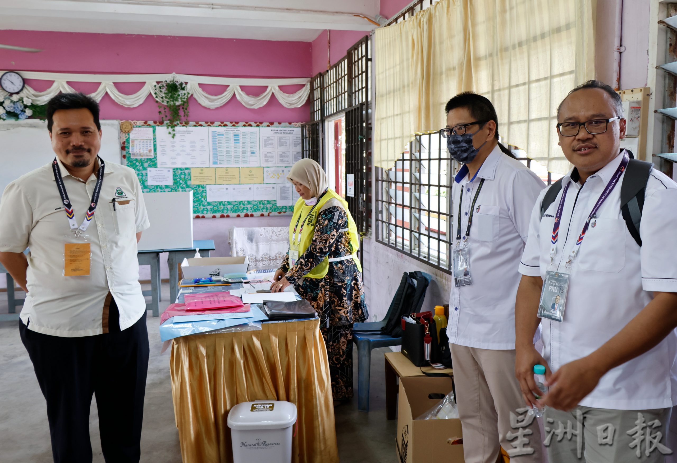 刁曼州席投票日上午放晴,年轻选民稀少,民众投票反应慢热。