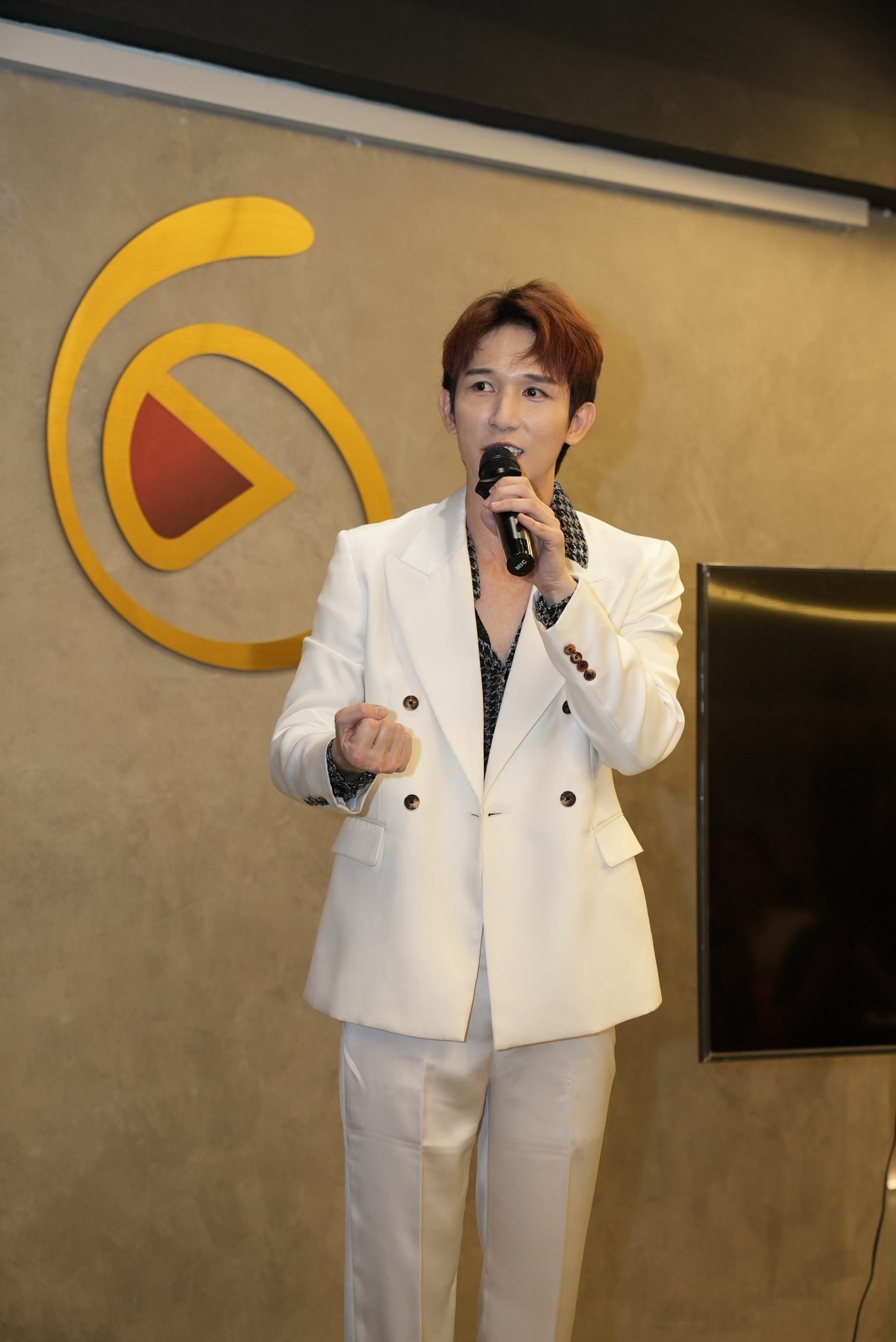 分享中国发展经历 卢信宥创办一站式培训公司