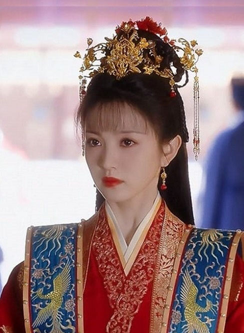 刘诗诗婚服撞衫田曦薇  网傻眼：剧组没钱借来的？