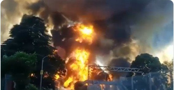 南非约翰尼斯堡近郊惊传油罐车爆炸 已知8人死亡