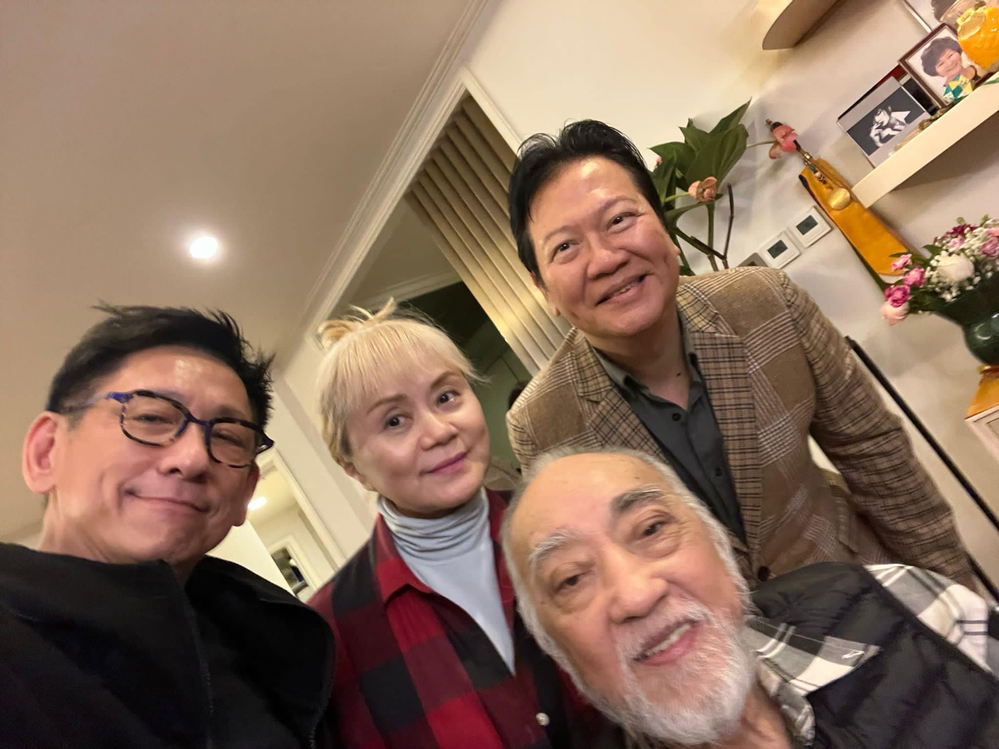 卢海鹏提早庆祝81岁大寿 鬓发斑白依然精灵