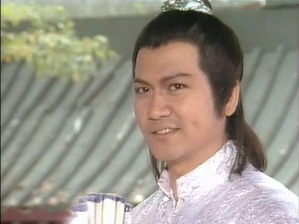 卢海鹏提早庆祝81岁大寿 鬓发斑白依然精灵