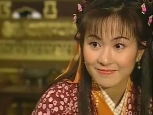 叶璇素颜直播露肚腩 古装女神秒变大妈