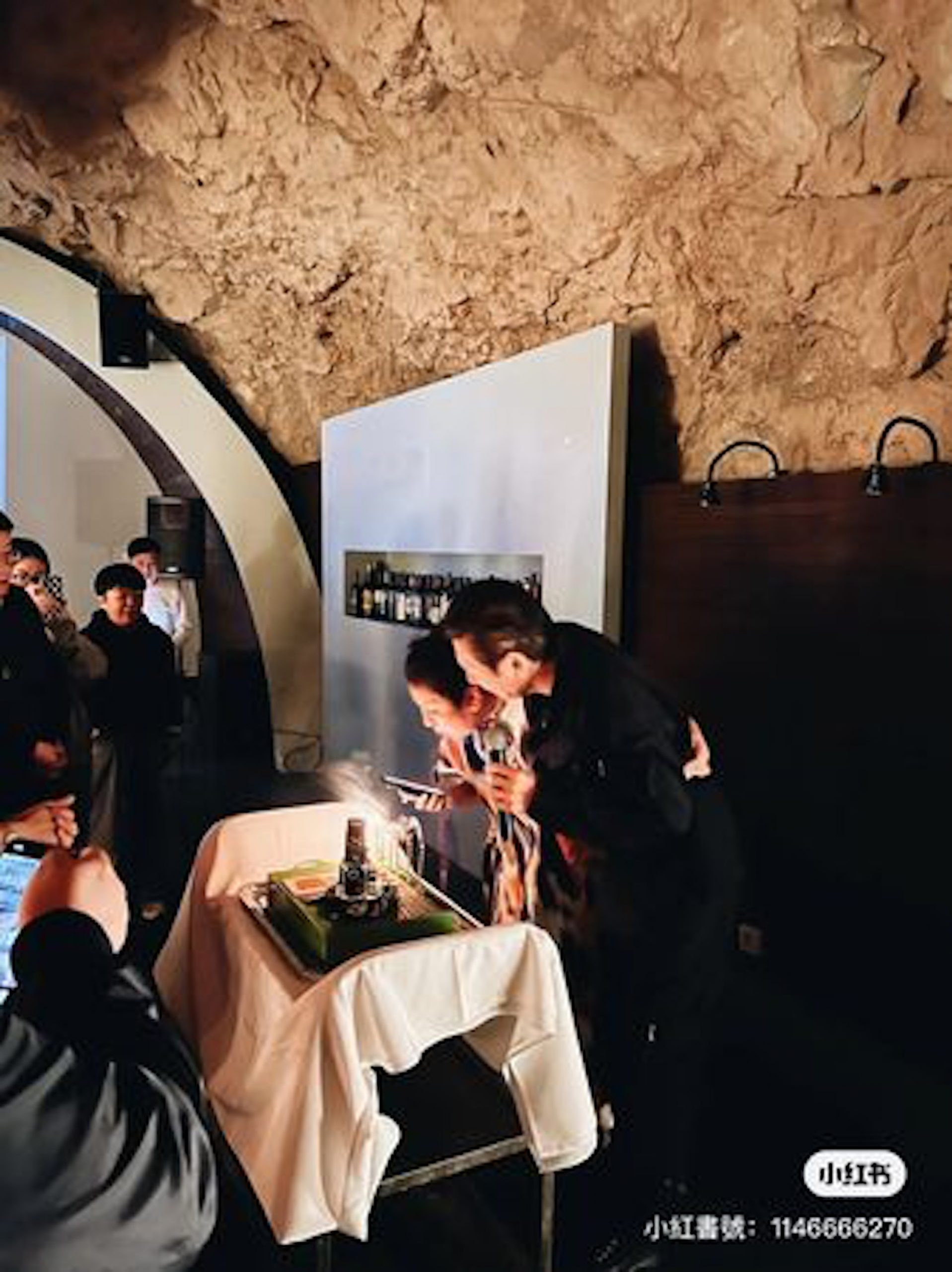  向太直播首秀销售额破亿  叫卖床垫喊“离婚别要回来”	