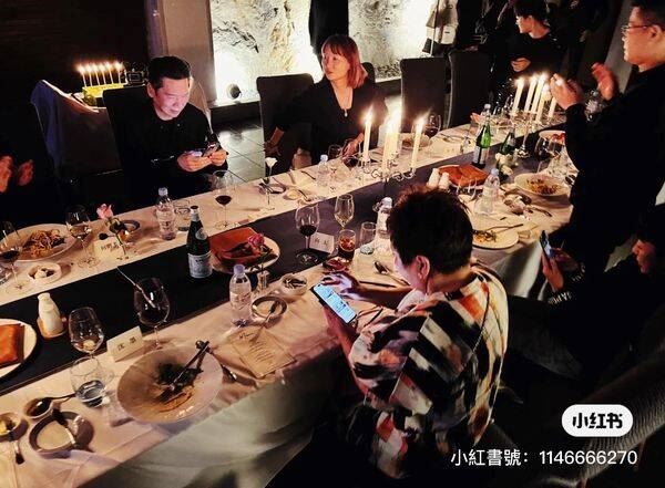  向太直播首秀销售额破亿  叫卖床垫喊“离婚别要回来”	