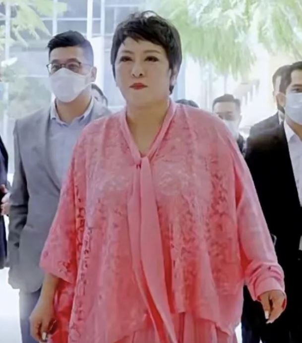  向太直播首秀销售额破亿  叫卖床垫喊“离婚别要回来”	