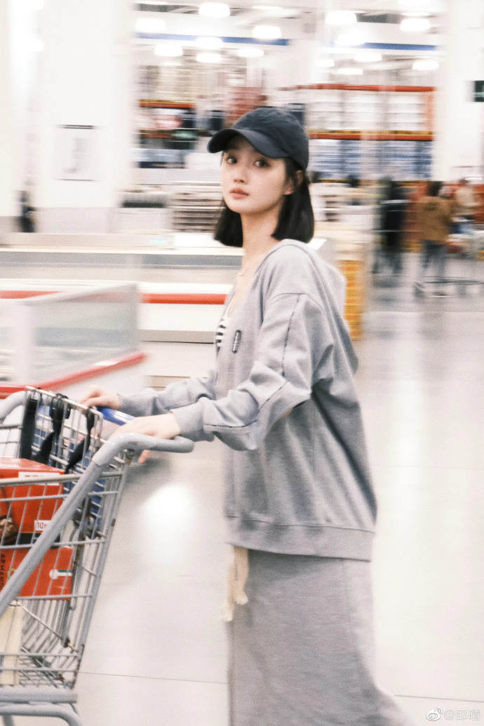 否认插足张嘉倪婚姻任何男女关系 邵晴抑郁症自残送医