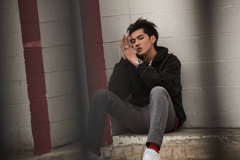 吴亦凡被拘留问“怎没热水” 脱光验身真实尺寸曝光