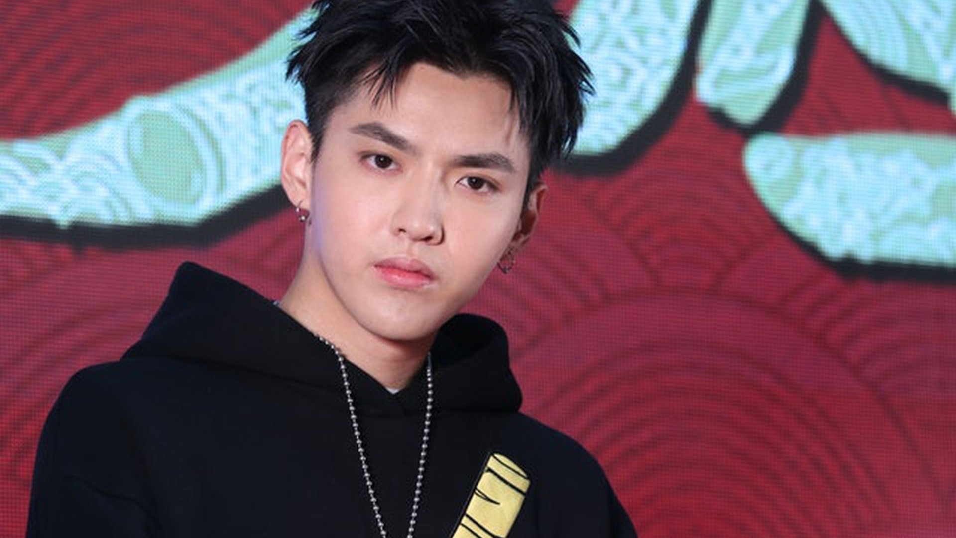 吴亦凡被拘留问“怎没热水” 脱光验身真实尺寸曝光