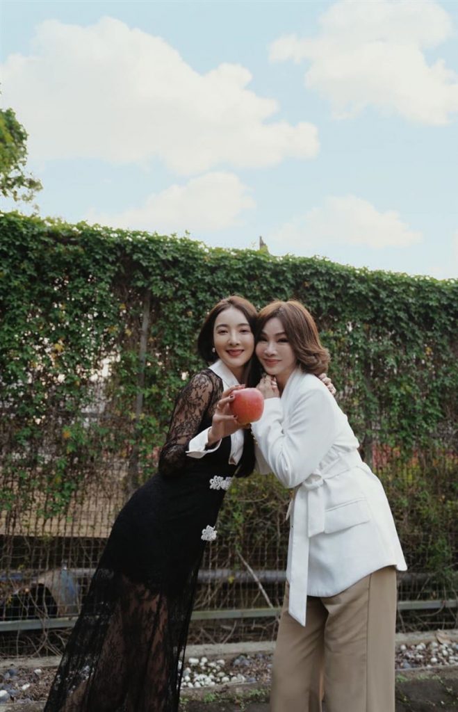 吴速玲离婚曹格首露脸 陈美凤“过来人”送暖