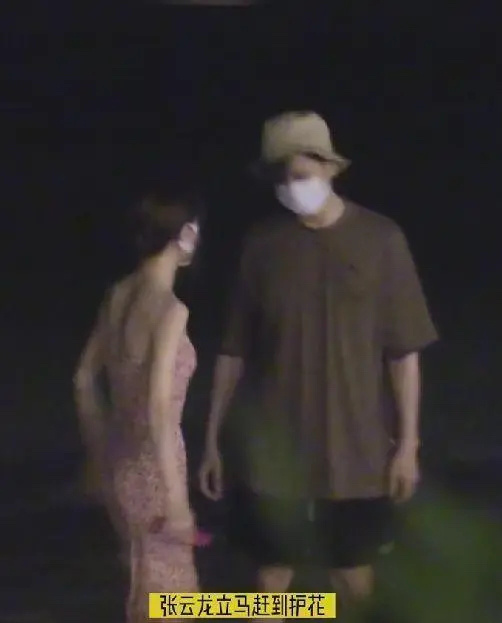 因戏生情实锤 张云龙回锺楚曦家“窗帘没拉好”私下互动全被拍	