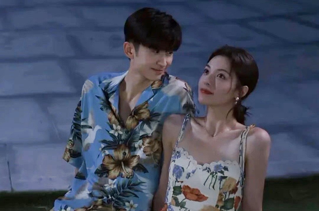 因戏生情实锤 张云龙回锺楚曦家“窗帘没拉好”私下互动全被拍	