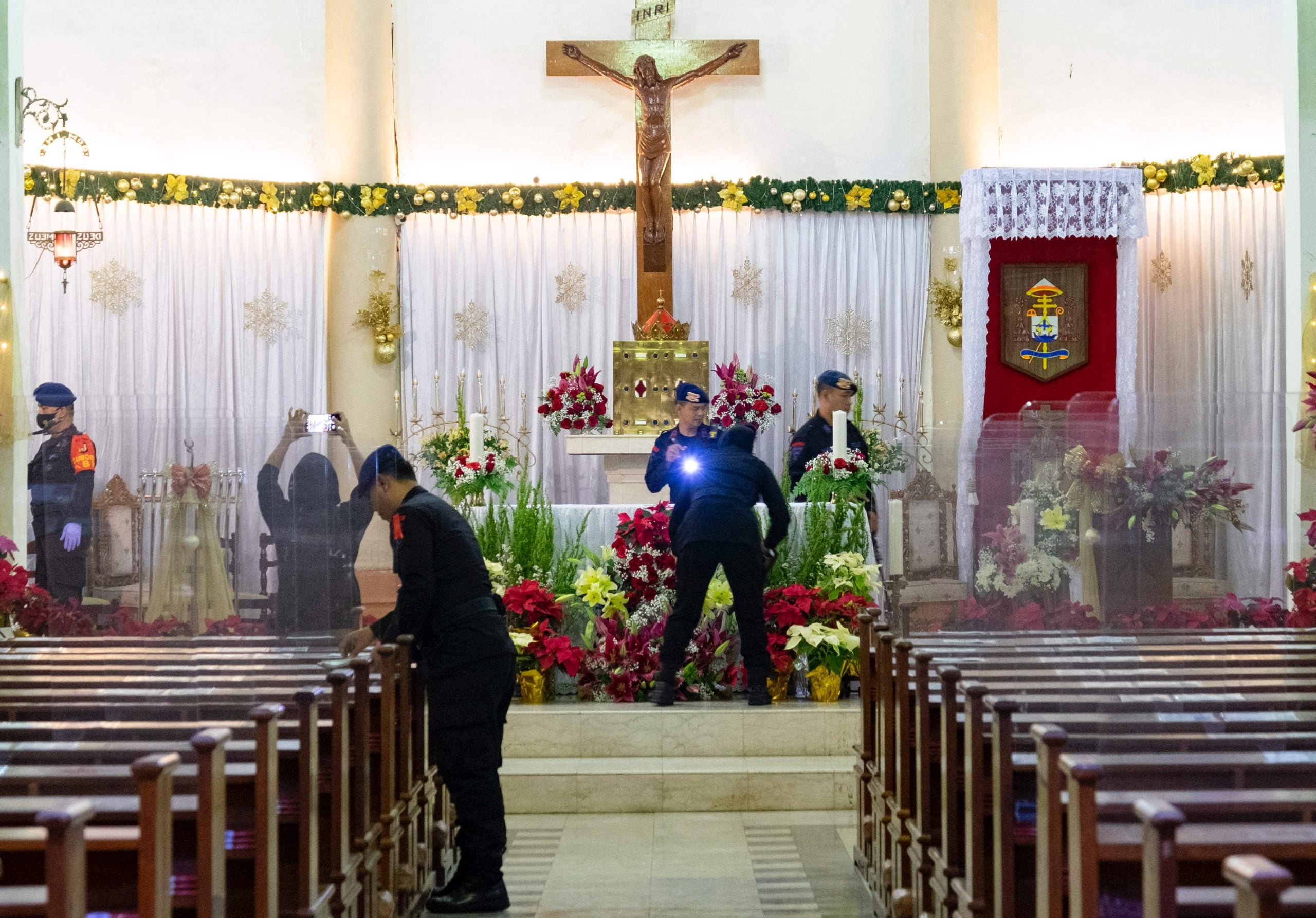 圣诞老人起程送礼　全球多国喜迎圣诞