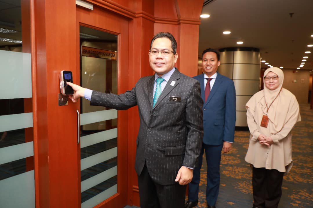 大都会/前雪州副秘书诺法弗任沙亚南市长