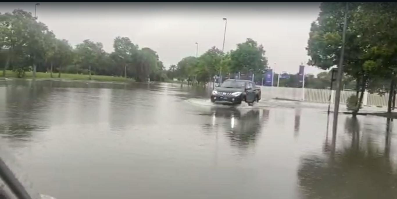 大都会/滂沱大雨肇武吉拉惹镇路面积水