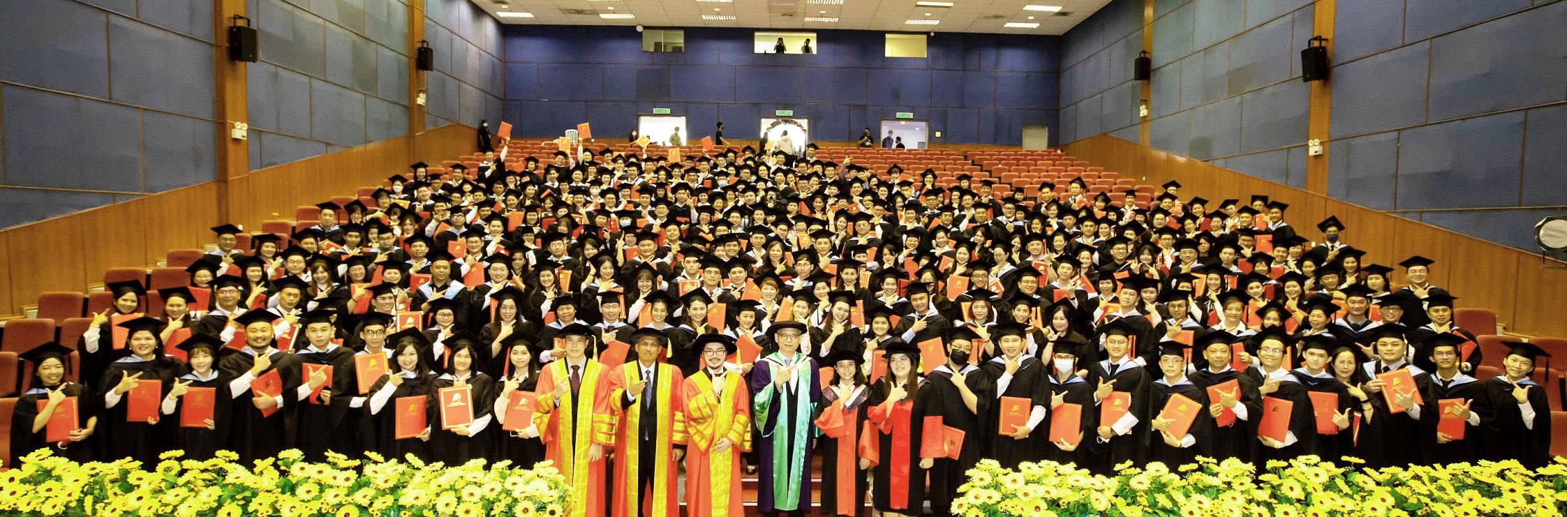+大都会:新纪元大学 第一届中华传统智慧与现代企业管理课程,348学生毕业