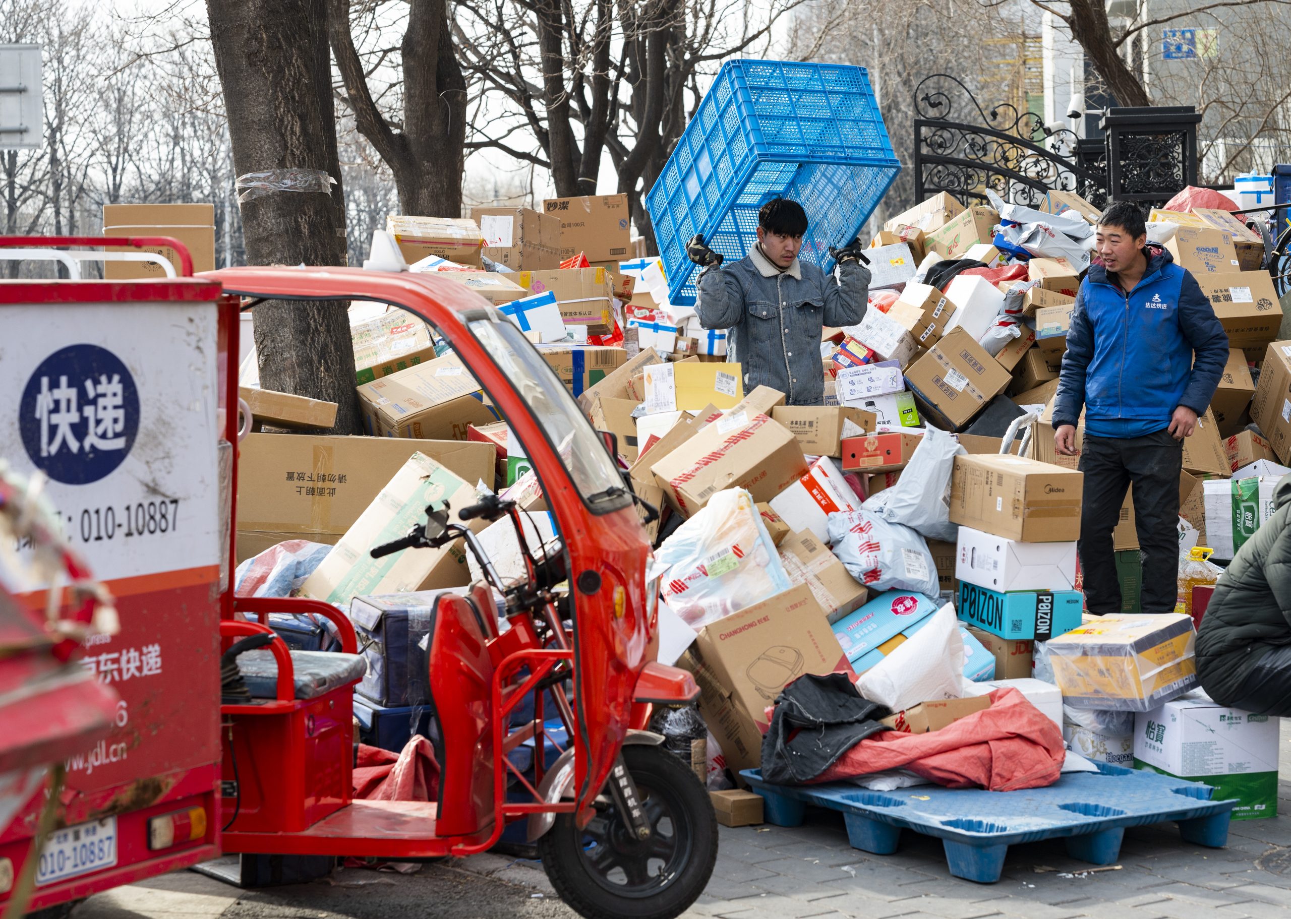 天下事  运输司机确诊  物流业影响大 /主