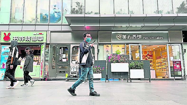 天下事主文)官方持续释出松绑讯号 中多区恢复生产生活秩序 成都周五起搭地铁不用亮核酸