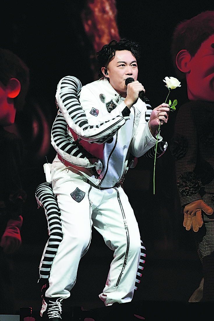 太空Look再踏红馆  陈奕迅吐曾担心一睡不起