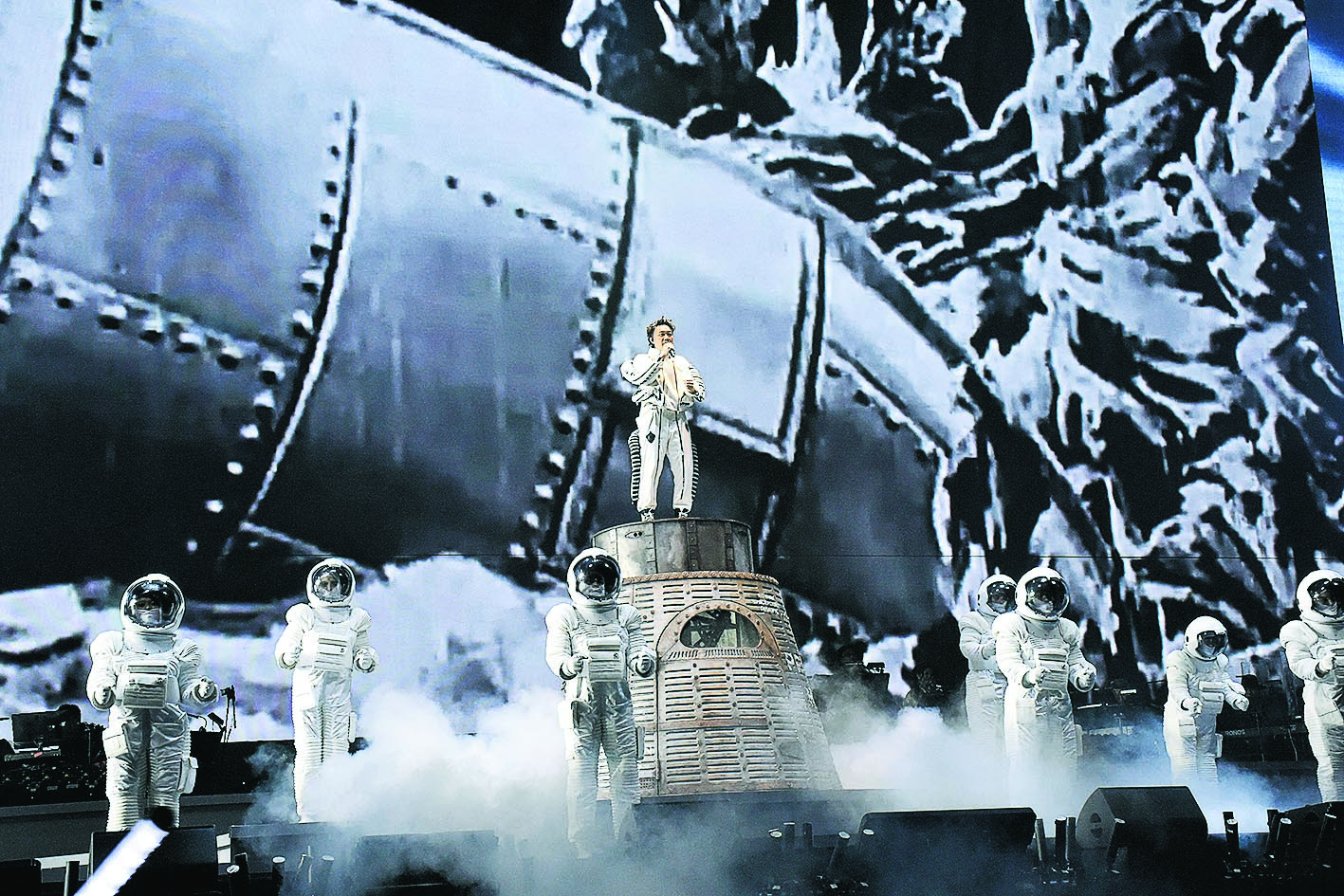 太空Look再踏红馆  陈奕迅吐曾担心一睡不起