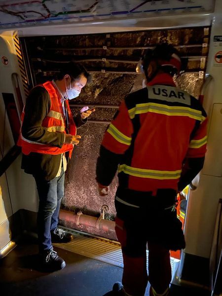 夫遇港铁故障折返突遇人妻小王“在滚动”淡定捉奸