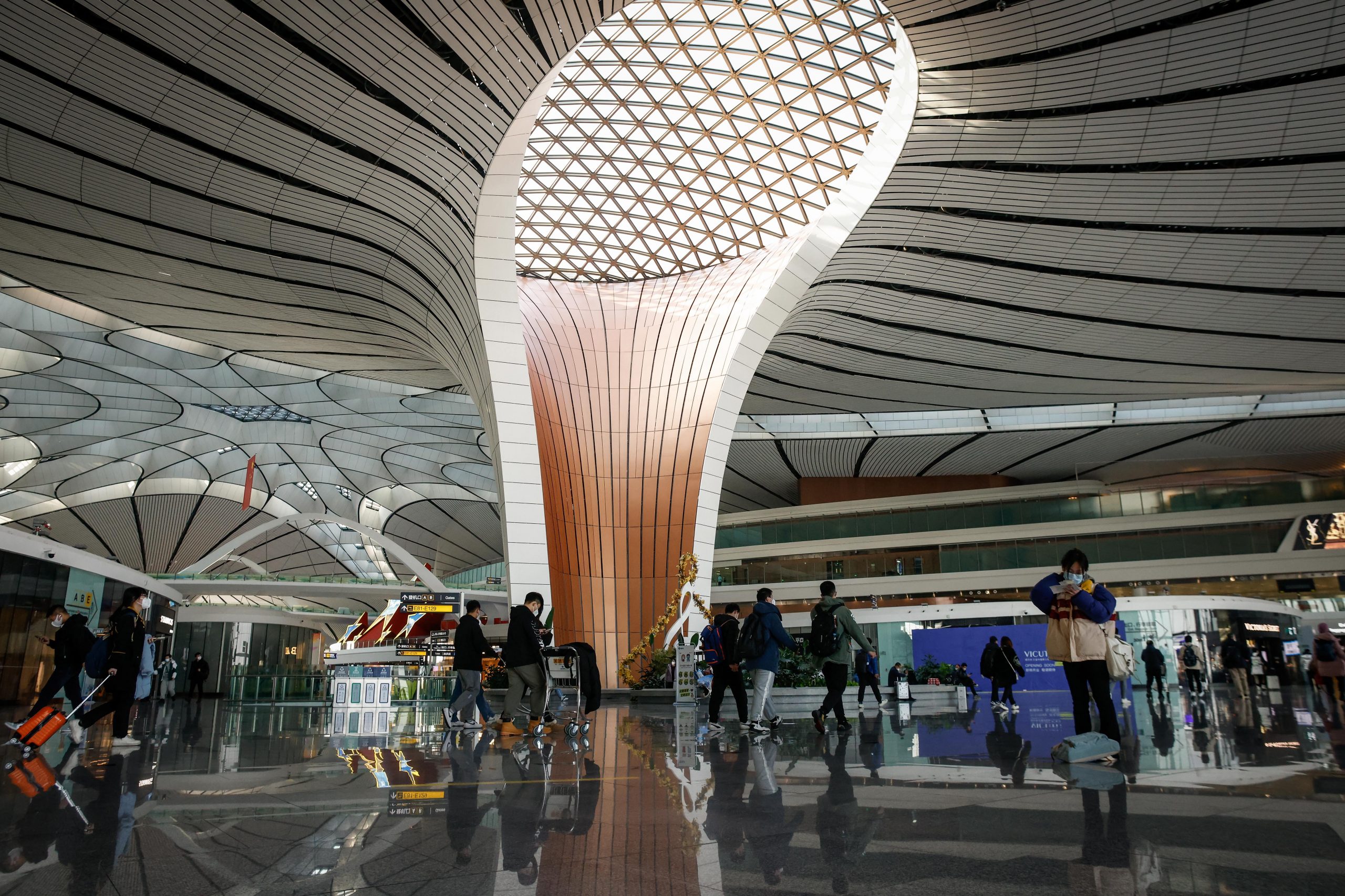 头)中冠病迅速传播 多国要求中旅客核检