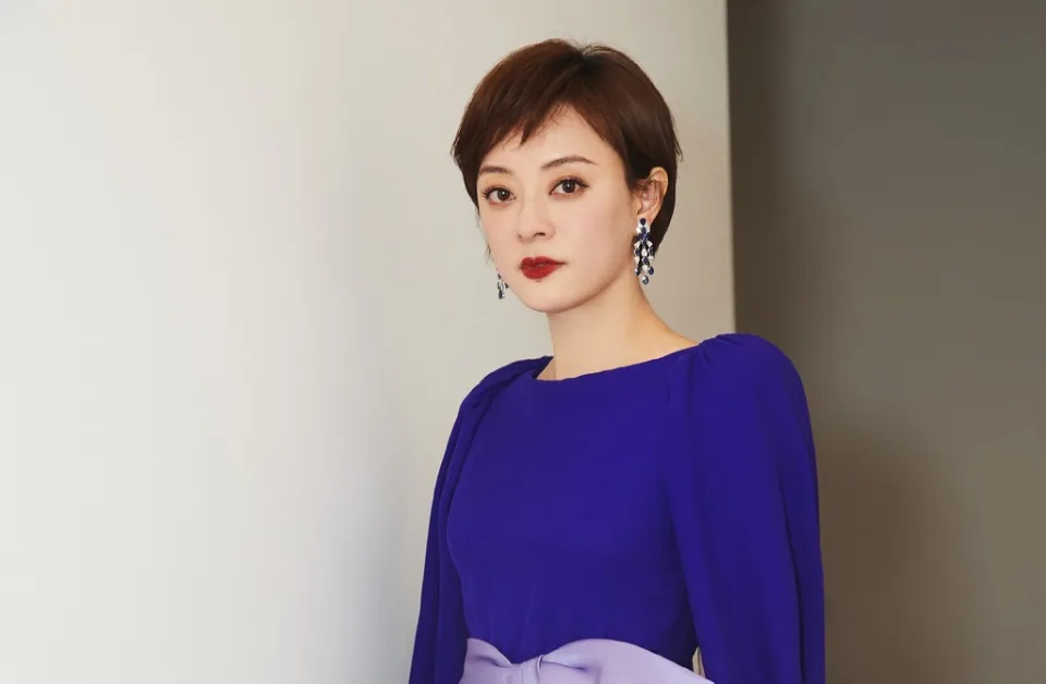 孙俪时尚造型车祸 遭网调侃要去采茶