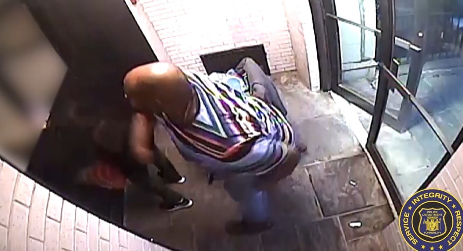 对亚裔女拳打脚踢130次 纽约男子入狱17年