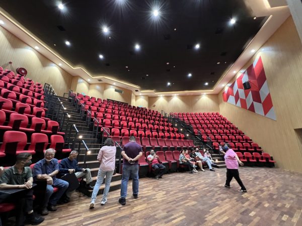 封底-大都会/“育群华中综合大楼”落成／8图