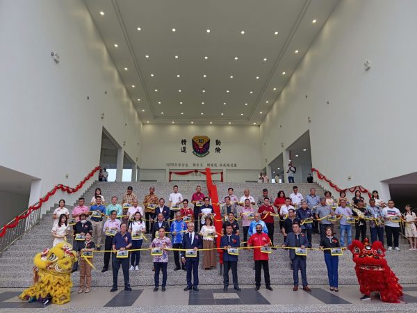 封底-大都会/“育群华中综合大楼”落成／8图