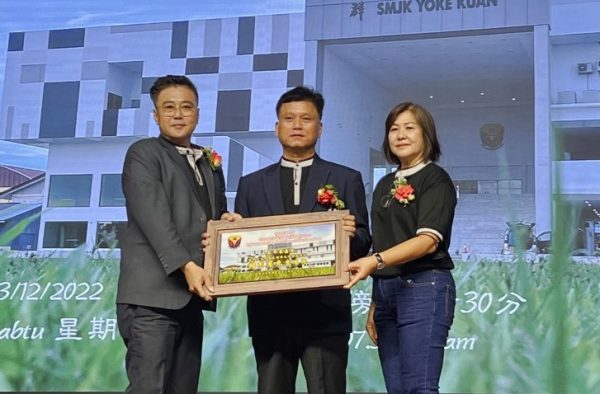 封底-大都会/“育群华中综合大楼”落成／8图