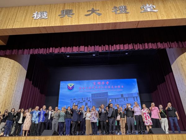 封底-大都会/“育群华中综合大楼”落成／8图